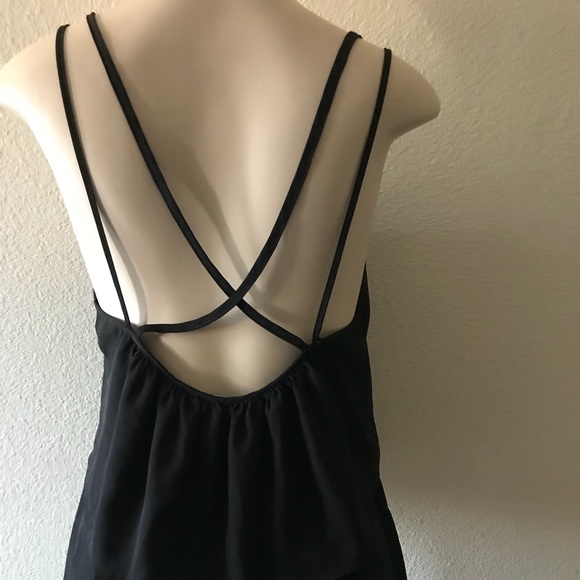 Cute and Sexy Ruffle Top. EUC - Picture 4 of 5